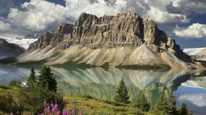 Beautiful Lake In The Canadian Rockies wallpaper thumb