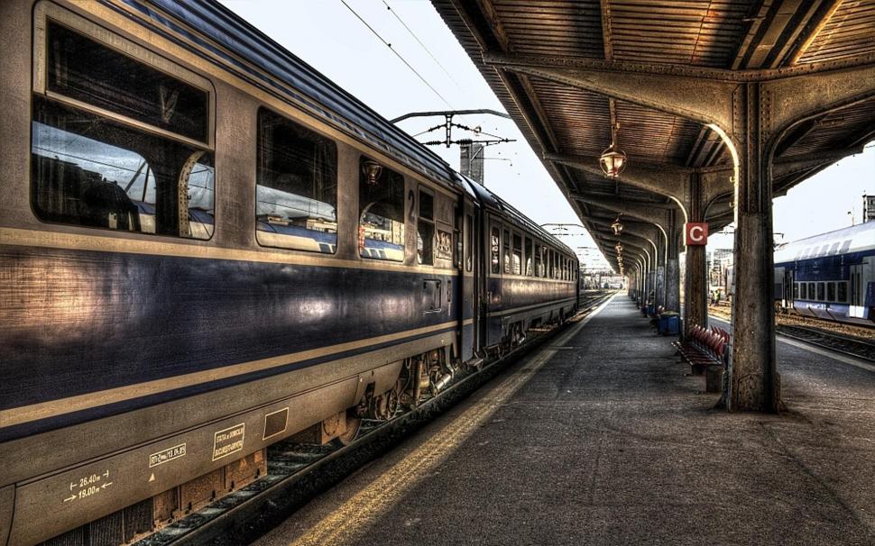 A Train About To Leave The Station Hdr wallpaper,tracks HD wallpaper,roof HD wallpaper,station HD wallpaper,train HD wallpaper,nature & landscapes HD wallpaper,1920x1200 wallpaper