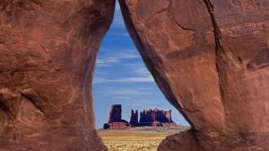 Tear Drop Arch - Monument Valley wallpaper thumb