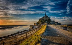 The Island of Mont Saint Michel wallpaper thumb
