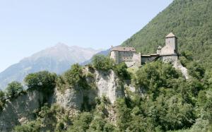 Tirol Castle wallpaper thumb