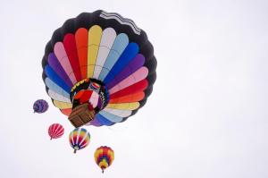 Colorful Balloon Flight wallpaper thumb