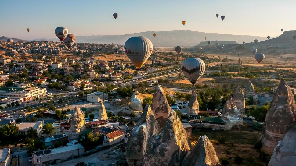 Hot air balloons over the city wallpaper,photography HD wallpaper,1920x1080 HD wallpaper,city HD wallpaper,balloon HD wallpaper,1920x1080 wallpaper