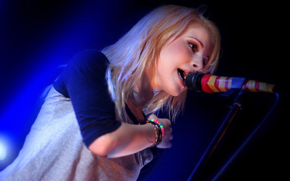 Hayley Williams on Stage wallpaper,red HD wallpaper,mic HD wallpaper,writer HD wallpaper,rock HD wallpaper,1920x1200 wallpaper