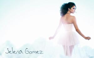 Selena Gomez 111 wallpaper thumb
