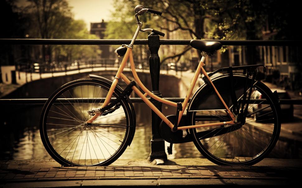 Bicycle in Amsterdam, Netherlands wallpaper,canal HD wallpaper,bridge HD wallpaper,fence HD wallpaper,a city bicycle HD wallpaper,Netherlands HD wallpaper,Amsterdam HD wallpaper,2880x1800 wallpaper