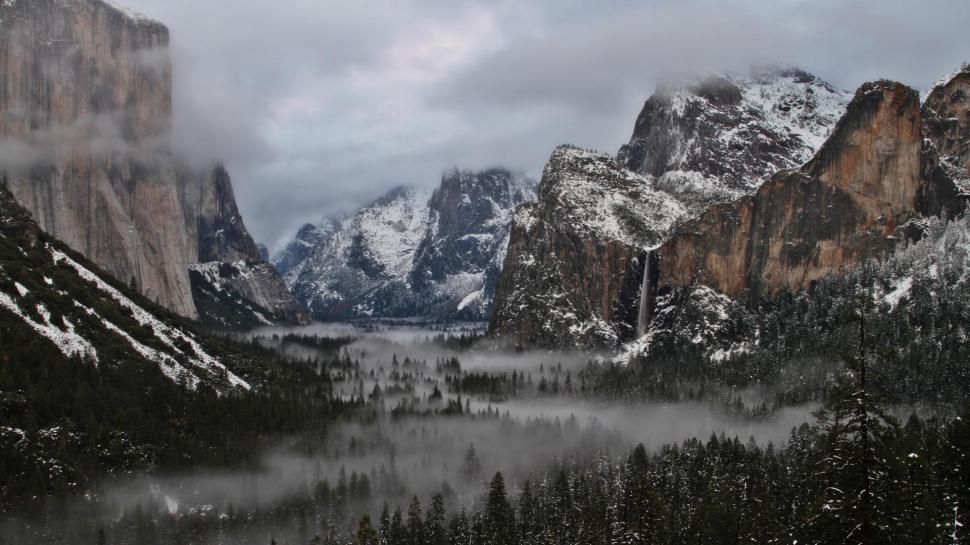 Fog In Yosemite Valley wallpaper,forest HD wallpaper,valley HD wallpaper,mountains HD wallpaper,nature & landscapes HD wallpaper,1920x1080 wallpaper