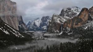 Fog In Yosemite Valley wallpaper thumb