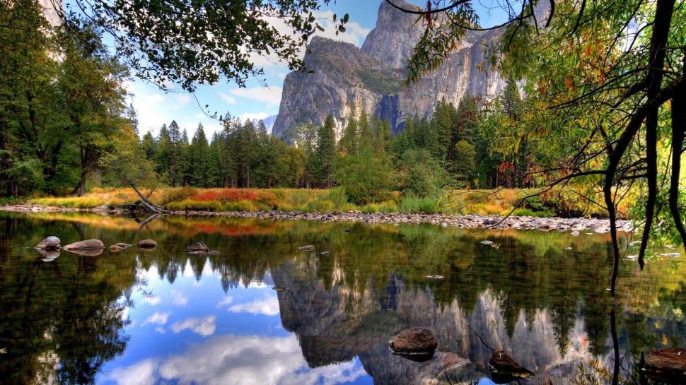 Wonderful Clear Yosemite Lake wallpaper,reflection HD wallpaper,mountain HD wallpaper,forest HD wallpaper,lake HD wallpaper,nature & landscapes HD wallpaper,1920x1080 wallpaper