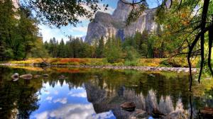 Wonderful Clear Yosemite Lake wallpaper thumb