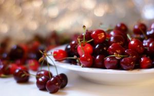 Red berries, cherries, macro photography wallpaper thumb