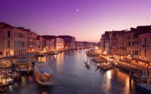 Italy Canal Timelapse Buildings Boats Purple HD wallpaper thumb