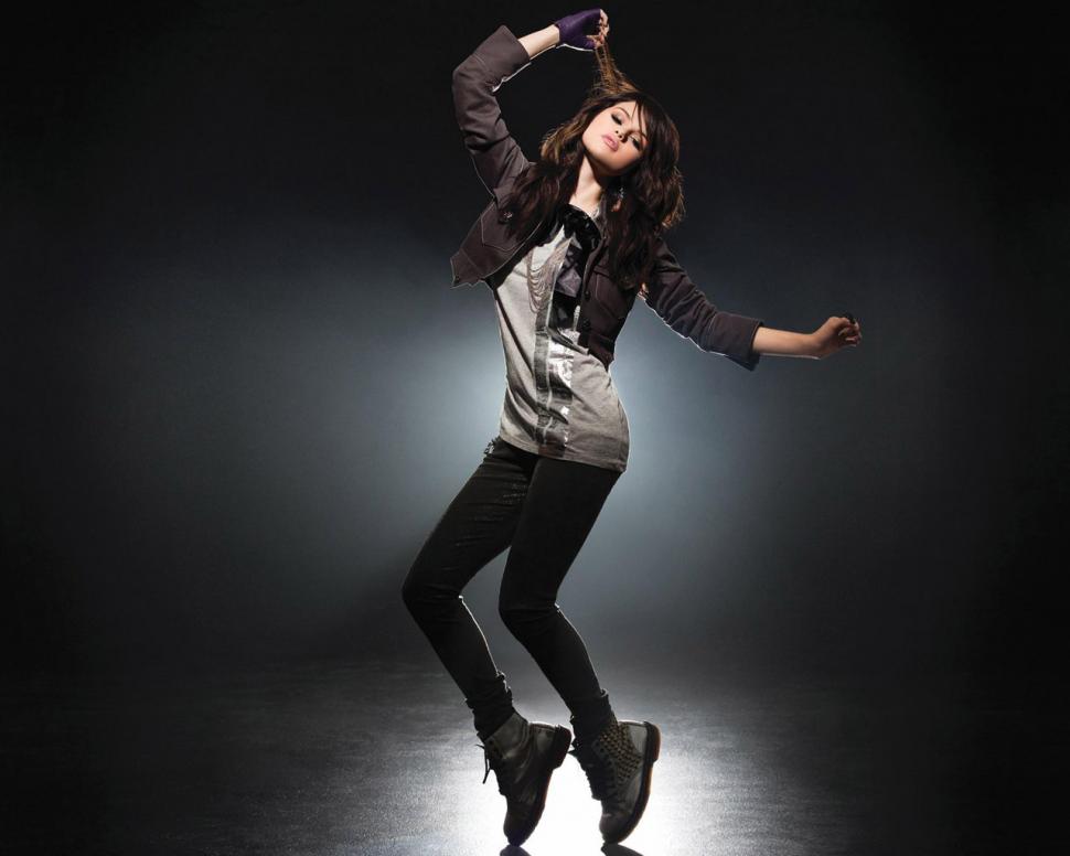 Selena Gomez Dance Rock Star Pop wallpaper,selena gomez HD wallpaper,2560x2048 wallpaper