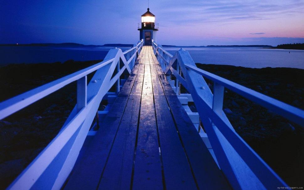 Lighthouse in the night wallpaper,landscape wallpaper,lighthouse wallpaper,night wallpaper,sea wallpaper,jetty wallpaper,1440x900 wallpaper