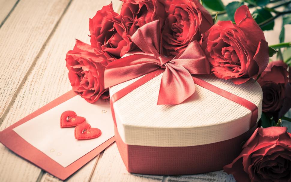 Love, gift, red roses flowers, petals, Valentine's day wallpaper,Love HD wallpaper,Gift HD wallpaper,Red HD wallpaper,Roses HD wallpaper,Flowers HD wallpaper,Petals HD wallpaper,Valentine HD wallpaper,Day HD wallpaper,2560x1600 wallpaper