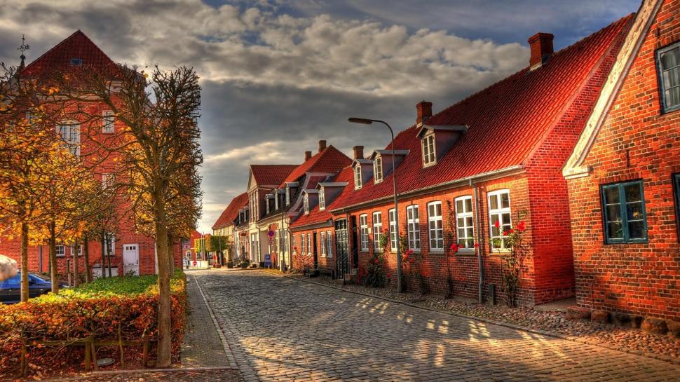 Red Brick Houses On A Cobblestone Street Hdr wallpaper,street HD wallpaper,brick HD wallpaper,houses HD wallpaper,cobblestone HD wallpaper,nature & landscapes HD wallpaper,1920x1080 wallpaper
