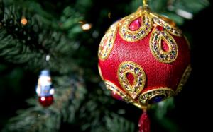 christmas decorations, balloon, design, stones, close-up, tree needles wallpaper thumb