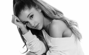 Ariana Grande Singer wallpaper thumb