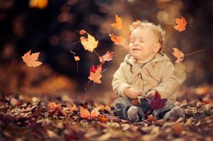 Child in leaves wallpaper thumb