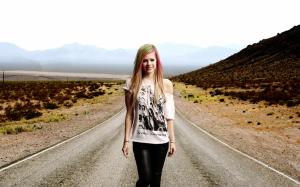 Avril Lavigne Walking wallpaper thumb