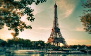 Lovely Eiffel Tower View wallpaper thumb