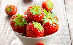 A bowl strawberries, fresh, red wallpaper thumb