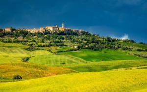 Pienza, Tuscany, Italy, fields, trees, houses, green wallpaper thumb