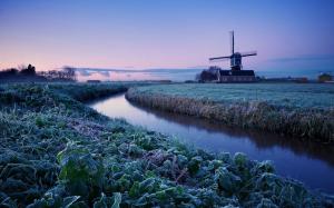 Netherlands winter morning, sunrise, farm, windmill, frost, river, blue sky wallpaper thumb