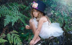 Magic cute little girl, hat wallpaper thumb