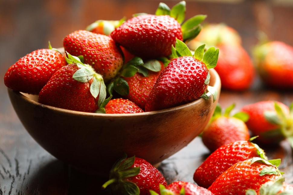 Berries Strawberries Bowl 1080p wallpaper,fruits HD wallpaper,1080p HD wallpaper,berries HD wallpaper,bowl HD wallpaper,strawberries HD wallpaper,2048x1365 wallpaper