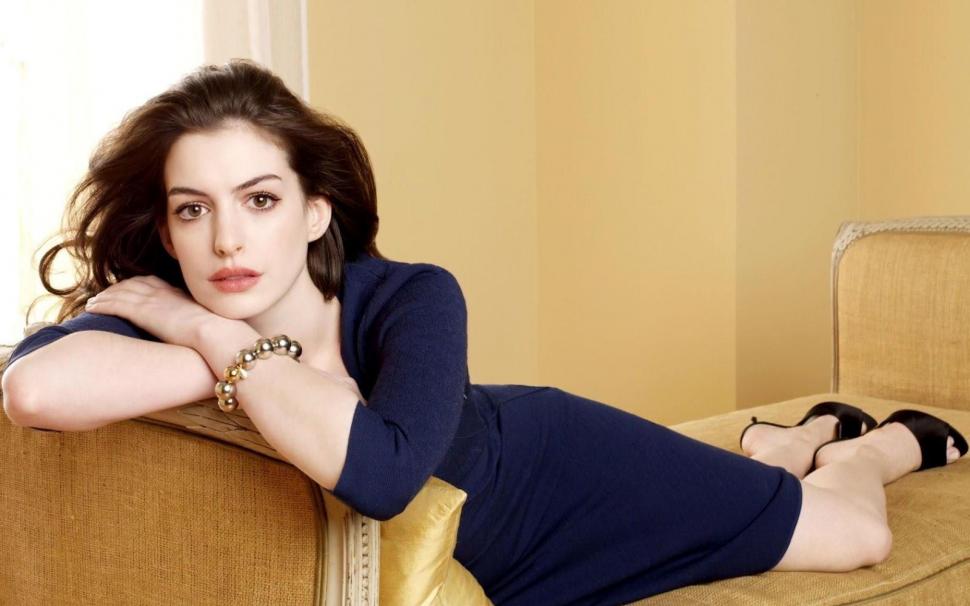 Hollywood Actress Anne Hathaway wallpaper,anne hathaway wallpaper,celebrity wallpaper,celebrities wallpaper,actress wallpaper,girls wallpaper,hollywood wallpaper,movies wallpaper,1600x1000 wallpaper