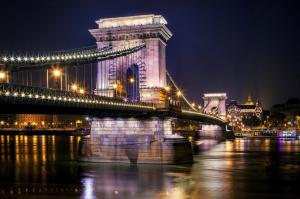 Budapest bridge wallpaper thumb