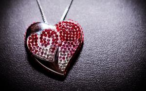 Lovely Pendant Jewelry Heart wallpaper thumb