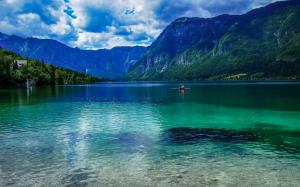 Slovenia beautiful nature, lake, mountains, clouds, boats wallpaper thumb