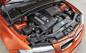 BMW M1 Engine HD wallpaper thumb