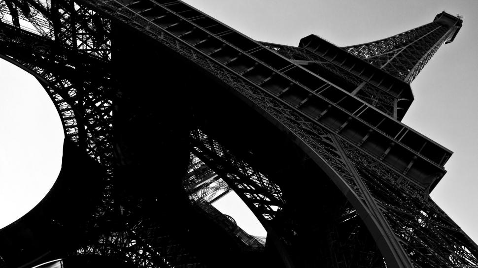Eiffel tower in black and white wallpaper,eiffel HD wallpaper,tower HD wallpaper,paris HD wallpaper,france HD wallpaper,black and white HD wallpaper,world HD wallpaper,2560x1440 wallpaper