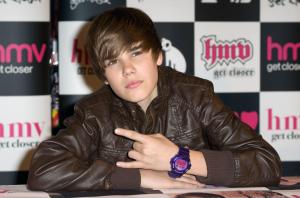 justin bieber, gesture, conference, interview wallpaper thumb