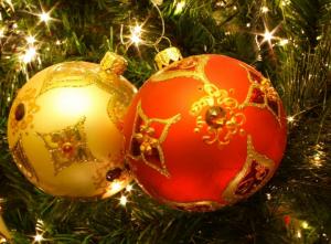 christmas toys, balls, couple, christmas tree, garland, holiday, new year, christmas wallpaper thumb