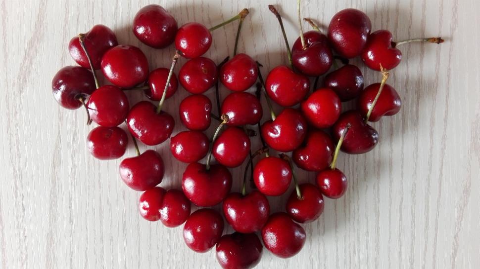 Red cherries, love hearts, fruit close-up wallpaper,Red HD wallpaper,Cherries HD wallpaper,Love HD wallpaper,Hearts HD wallpaper,Fruit HD wallpaper,3840x2160 wallpaper