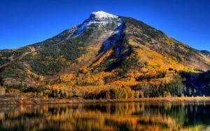Blue sky, lake, mountains, trees, autumn wallpaper thumb