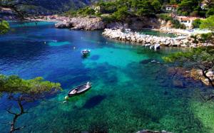 France, Marseille, blue sea, boats, houses, shore wallpaper thumb