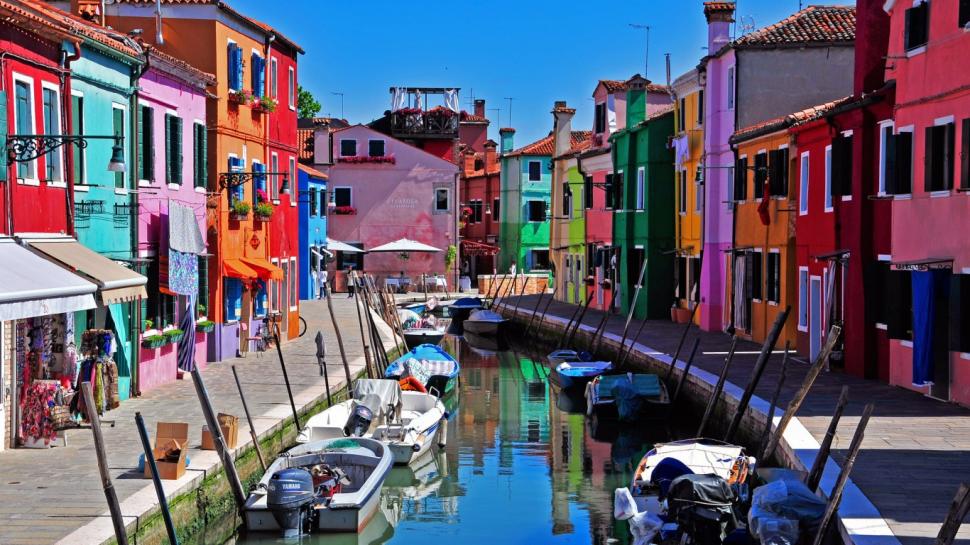 Venice, Italy, Burano island wallpaper,Italy wallpaper,sky wallpaper,boat wallpaper,houses wallpaper,Venice wallpaper,canal wallpaper,Burano island wallpaper,1366x768 wallpaper