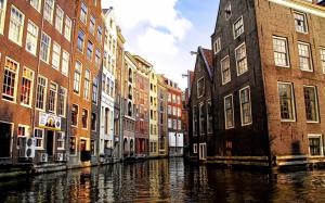 Amsterdam Canal in Venice wallpaper thumb