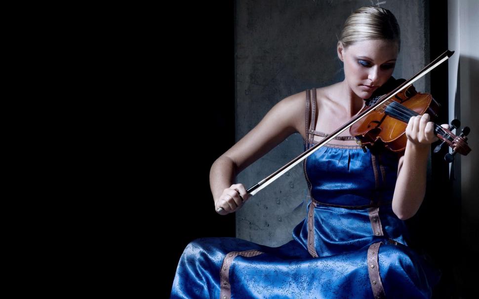Blonde playing the violin wallpaper,music HD wallpaper,2560x1600 HD wallpaper,woman HD wallpaper,violin HD wallpaper,2560x1600 wallpaper