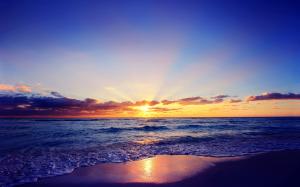 Beautiful sunset, sun, sea, waves, beach, clouds wallpaper thumb