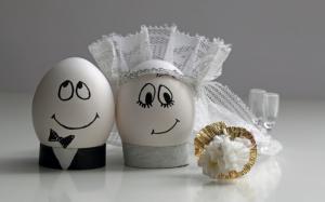 Bride and groom eggs wallpaper thumb