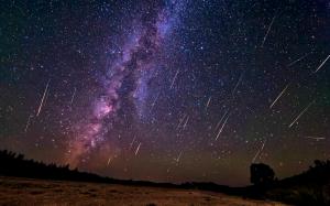 The Milky Way Meteorite Showers wallpaper thumb