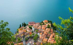 Lake Como, Varenna, Italy, houses wallpaper thumb