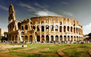Tourist attractions, the Colosseum, Italy wallpaper thumb