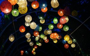 Lanterns wallpaper thumb